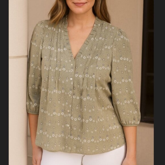 New Monday Fun Sage Green floral Button Up Blouse - Picture 1 of 7